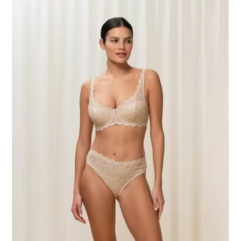 Amourette 300 WHP, Nude