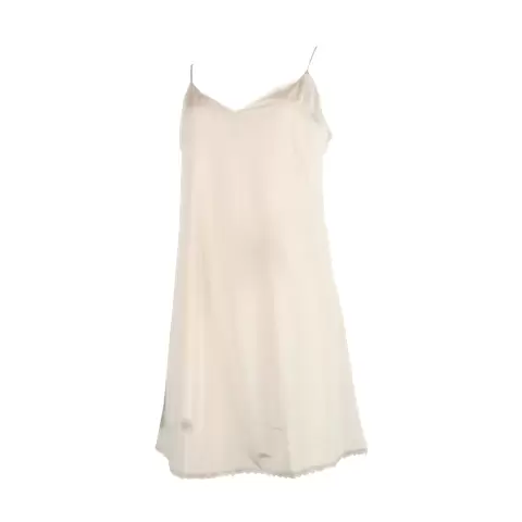 Daisy Underkjole, Skin