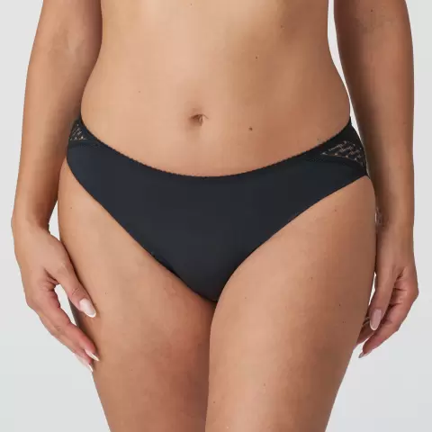 Montara Tai, Black