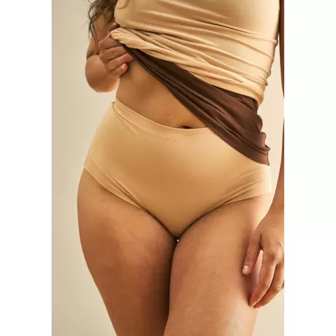 Maxi Bambus, Nude