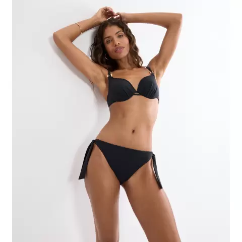 Bikini Tai, Black