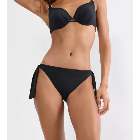 Bikini Tai, Black