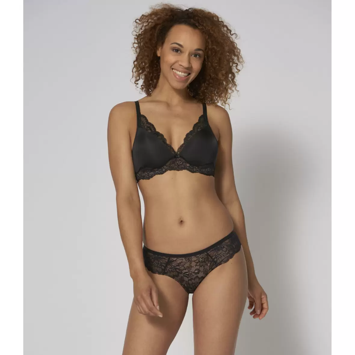 Perle Arv maksimere Sofie Lingeri - String - Triumph - Amourette Charm Hipster String, Black